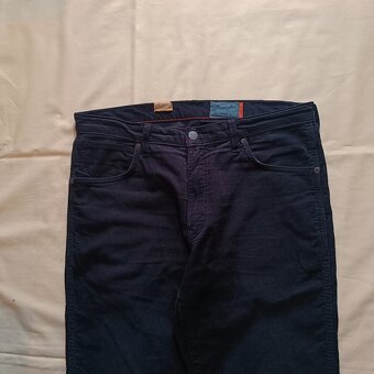 Wrangler čierne menčestrové nohavice široké rovné - 8
