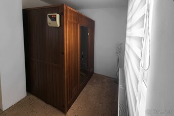 RD s dvomi bytovými jednotkami 7 izbový - 8
