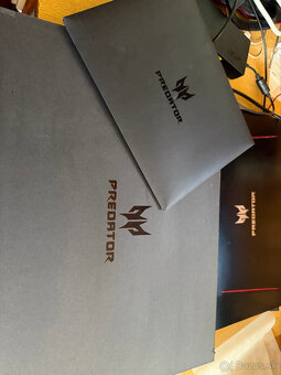 Acer Predator Helios 300 Obsidian Black kovový - 8