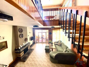 Vila, 6 i, aj pre dve rodiny, na firmu , so záhradou  v cent - 8