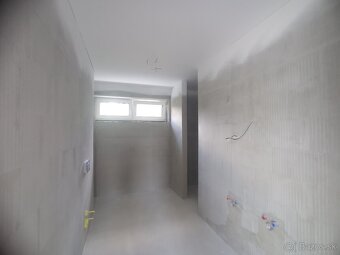 Novostavba moderného rodinného domu Prievidza, sever - 8