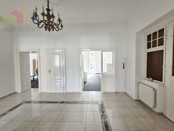 Na prenájom administratívny priestor, 137 m², Jakubovo nám., - 8