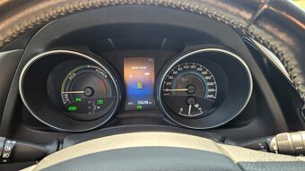 Toyota Auris Hybrid touring sport kombi - 8
