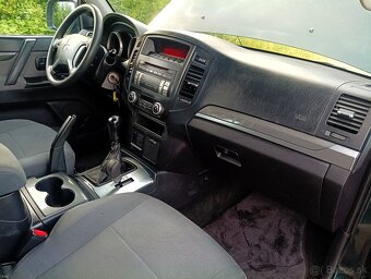 Mitsubishi Pajero 3.2DI-D M/T MODEL 2012 - 8