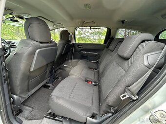 Peugeot 5008 - 8
