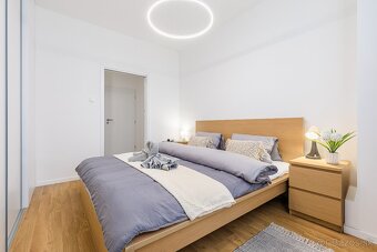 PONUKA: veľký, moderný 3-izbový byt pri Kuchajde. - 8