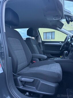 Volkswagen Passat 2.0TDI 140kw 4Motion DSG 2020 prihlásené - 8