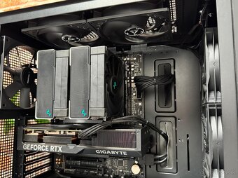 Ryzen 7 7800X3D\32GB\RTX 4070\SSD\1000W Zdroj - 8