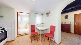 TOP cena Menší RD s pekným pozemkom po rozsiahlej rekonštru - 8