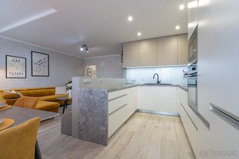 NA PREDAJ 3 IZBOVÝ BYT S VEĽKOU LODŽIOU PO KOMPLETNEJ REKONŠ - 8