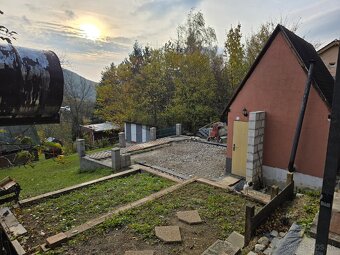 Rekreačný pozemok s chatkou - 8