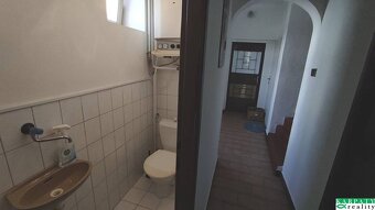 Polyfunkčný dom pri fontáne v srdci Brezovej, bývanie i podn - 8