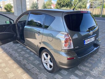 TOYOTA Corolla Verso D4D - 8