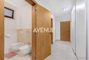 AVENUE | Veľkorysý 8-izbový rodinný dom s bazénom na Zvonček - 8