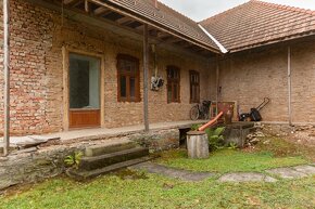 Rodinný dom + ateliér v prostredí maďarského vidieka - 8