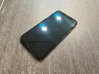 Apple iPhone X 64 GB v čiernej farbe Space Gray - 8