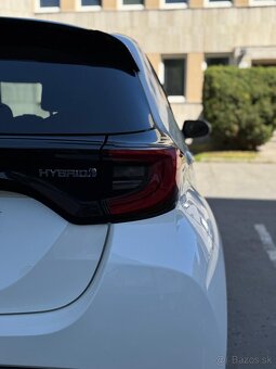 predám toyotu yaris hybrid - 8