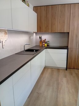 Moderne zrekonštruovaný 4 izbový byt - 8