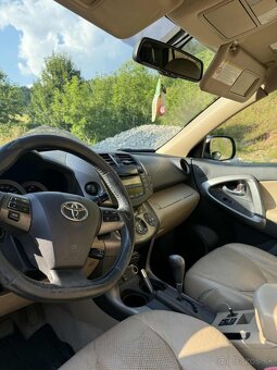 Predám toyotu rav4 2009 - 8