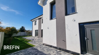 5i RD-170 m2- 2x kuchyňa- 2x kúpeľňa- 3x WC- 2x sklad- 3x pa - 8