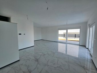 Novostavba RD s bazénom v Chorvátsku. - 8