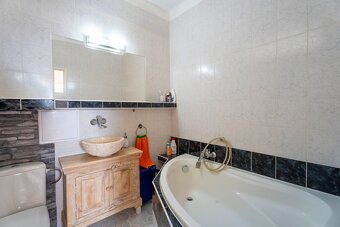 NA PREDAJ 1-izbový byt s dvomi balkónmi na Piešťanskej ulici - 8