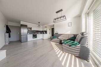 2 izbový byt s balkónom na PREDAJ - Košúty - 8