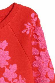 H&M Červená mikina pulóver s nášivkou crewneck XS 34 - 8