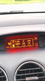 Peugeot 308 - 8