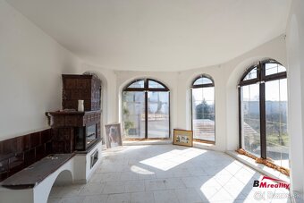Výnimočný rodinný dom s jedinečným potenciálom v centre Leví - 8
