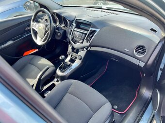 Chevrolet Cruze 1.8 - 8