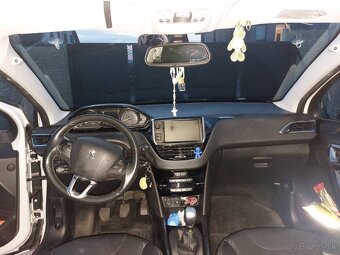 Peugeot 2008 - 8