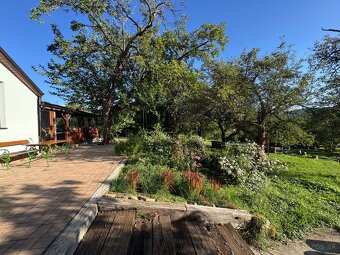 Rodinný dom s jazierkom pod lesom - 8