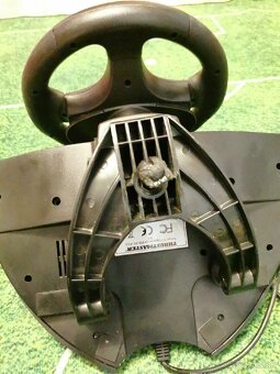 Volant a pedále na PC a PS3 - 8