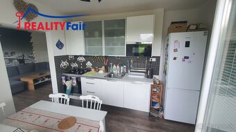 Veľký, slnečný, kompletne zrekonštruovaný 3i byt na Pieninsk - 8