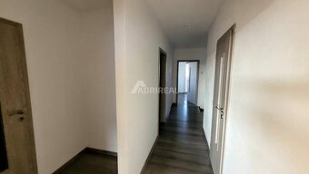 PREDAJ:3-izb. byt s balkónom;novostavba-Galanta;80m2;160.000 - 8