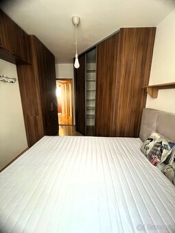 Krásny, zariadený a veľký 3 izbový byt s loggiou, Levice, R5 - 8