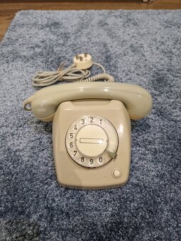 Retro telefóny - 8