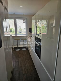 Prenájom 3izbový byt na Zobore s klímou + loggia a bezproblé - 8
