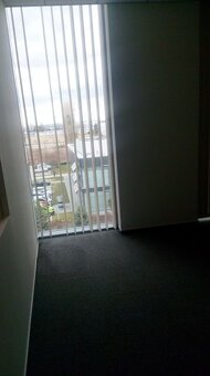 Samostatný kancelársky celok 107m² v blízkosti letiska na pr - 8