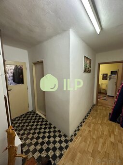 VÄČŠÍ 2-izbový byt s balkónom na predaj v centre SNV - 8