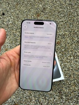 IPhone 15 pro Max - baterie 100% - 8