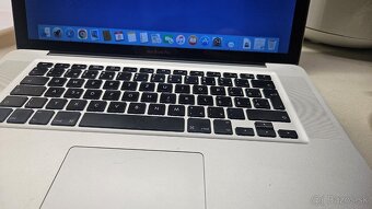 Väčší 15-palcový Macbook Pro 2009 - plne funkčný - 8