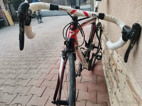 Cestný bicykel zn Pinarello - 8