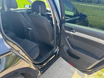 Volkswagen Passat Variant 2.0 TDI EVO Elegance DSG 2022 - 8