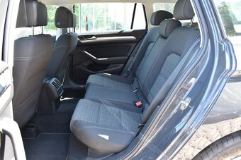 Volkswagen Passat Variant 1.5 TSI BENZÍN AUTOMAT DSG SR 2021 - 8