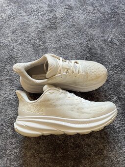 20x Dámské běžecké sportovní boty Hoka - 8