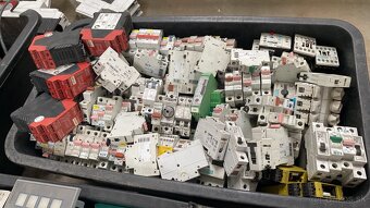 Ističe hlavné spínače - 8