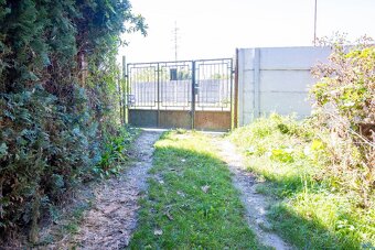 Víkendový domček a záhrada v Bratislave - 8