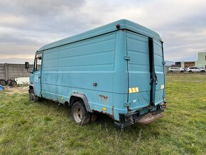 Mercedes Vario - 8